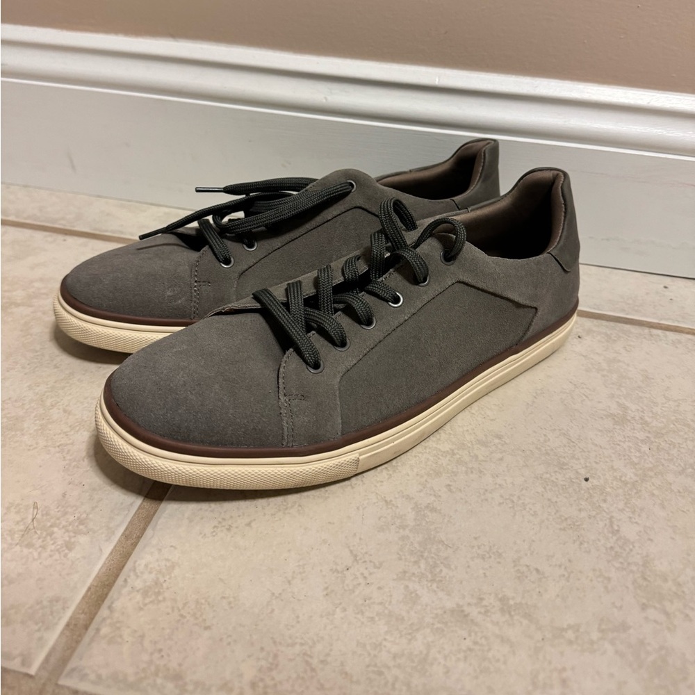 BRAND NEW MENS SHOES